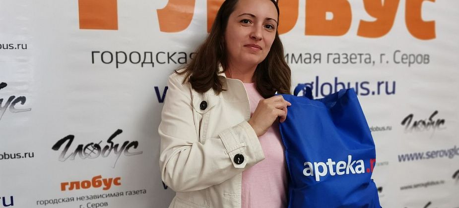 Победительница музыкального розыгрыша «Глобуса» получила подарок от Apteka.ru 