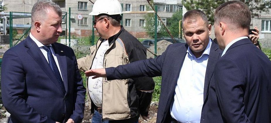 Мэрия проконтролировала строительство соцобъектов. Подрядчики заверили депутатов и главу Серова, что работы на главных стройках города завершатся вовремя