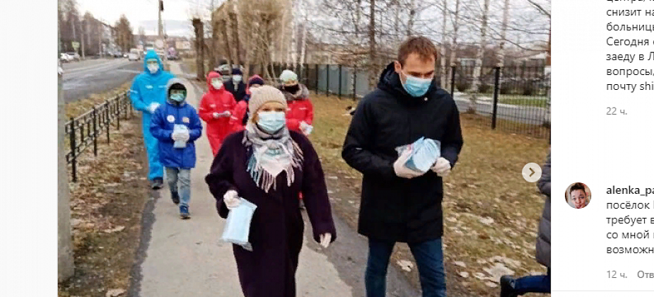Депутат Госдумы и волонтеры на улице раздавали серовчанам маски