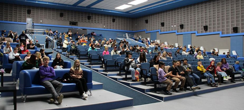 В Серове из-за непогоды акция "Ночь кино" прошла под крышей кинотеатра, а не под открытым небом