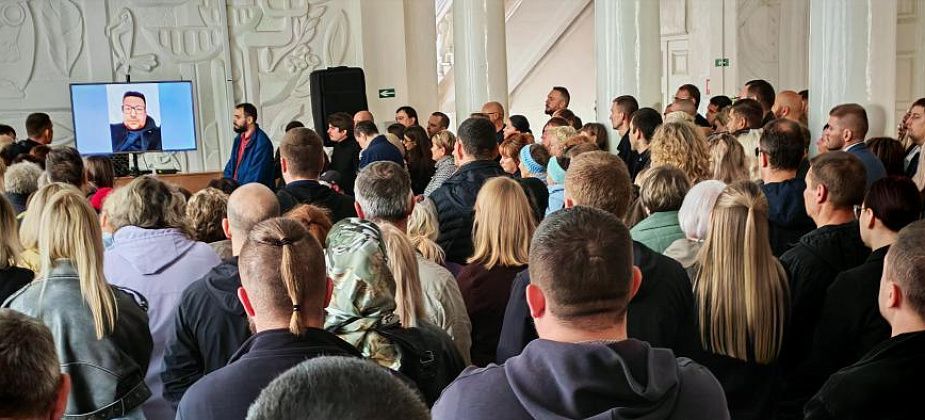 «Творческая натура, интеллигентный человек». Серовчане простились с Антоном Кучиным