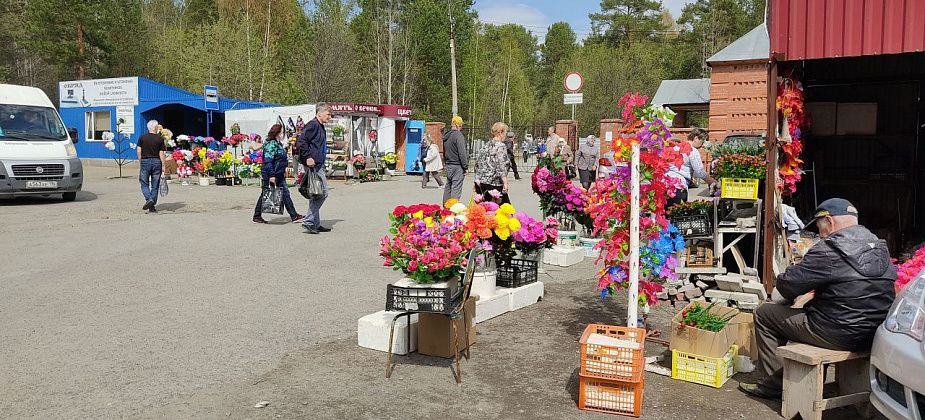 На Радоницу сотни серовчан едут на кладбища, чтобы помянуть усопших