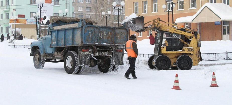 Мэрия Серова планирует потратить около 300 тысяч рублей на уборку снега с крыши и территории