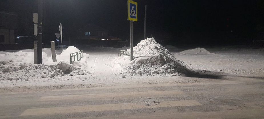 Серовчане пожаловались на сугробы у пешеходных переходов на улице Металлистов и на Сортировке
