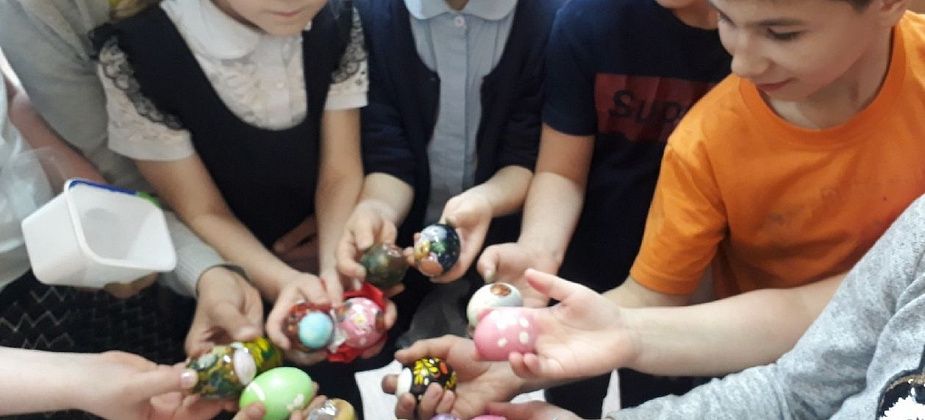 Перед Пасхой в детской библиотеке на Сортировке прошли мастер-классы по росписи яиц