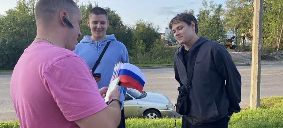 Серовчанин провел в городе викторину, приуроченную ко Дню флага России