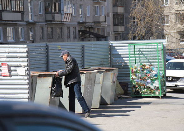 В частном секторе Серова начали ставить мусорные баки