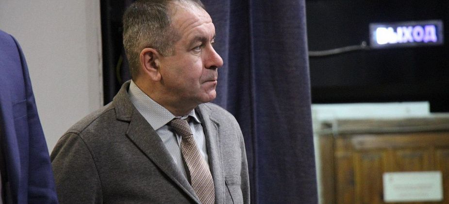 “Надо дорогу молодым уступать”. Михаил Кынкурогов покидает пост зама главы Серова 