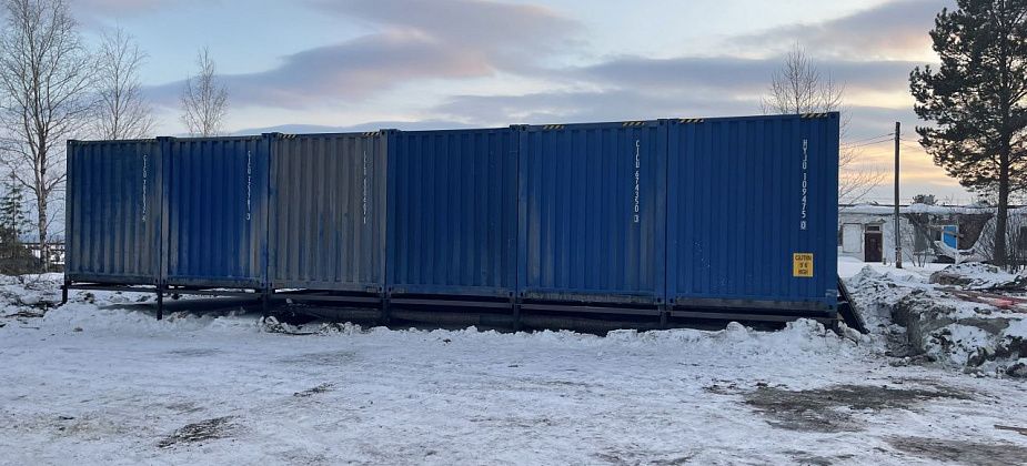 На стройплощадке морга в Серове установили модули