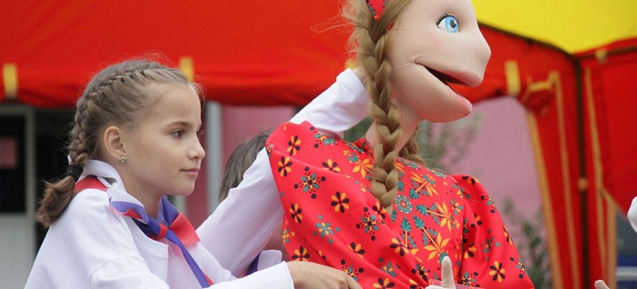 Национальный колорит и рок-музыка. В День города и День металлурга серовчане гуляли по “Арбату”