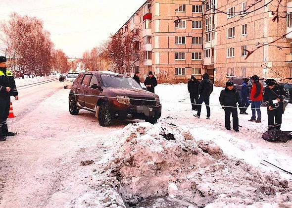 В Серове столкнулись «Порше» и «Рено». Пострадала 18-летняя пешеход-студентка, которая шла на экзамен