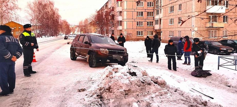 В Серове столкнулись «Порше» и «Рено». Пострадала 18-летняя пешеход-студентка, которая шла на экзамен