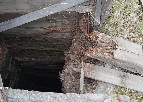 "Упадешь и не выживешь". Восемь лет жители Сосьвы просят администрацию отремонтировать развалившийся колодец