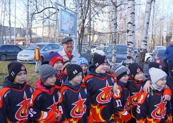 Имя хоккеиста Рудольфа Жуйкова внесено на чемпионскую стойку Аллеи спортивной славы Серова