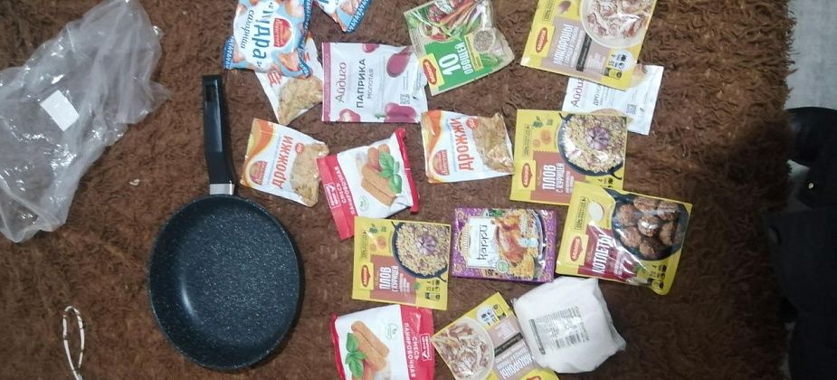 После визита гостей серовчанин лишился банковской карты и денег, находящихся на счету