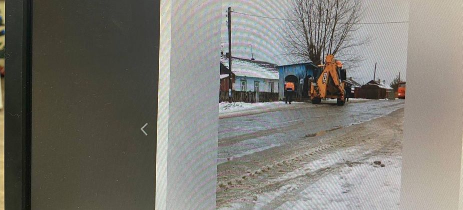 В поселке Новая Кола вместо деревянной автобусной остановки поставили металлическую