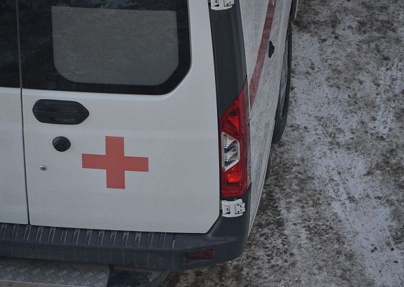 В Екатеринбурге на трехлетнего мальчика упала глыба льда
