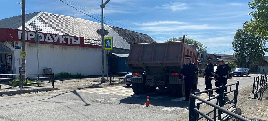 В Серове юный велосипедист угодил под колеса КамАЗа