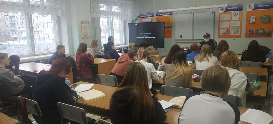Спасатели провели открытый урок для студентов Серовского техникума сферы обслуживания и питания