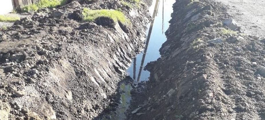 В Красноярке решили проблему с водосточной канавой. Частично
