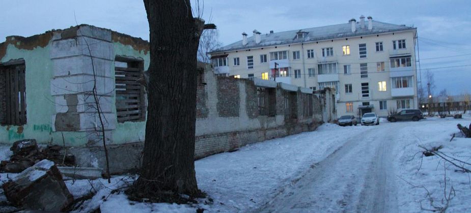 На месте здания бывшей коммунальной конторы на Сортировке построят магазин?