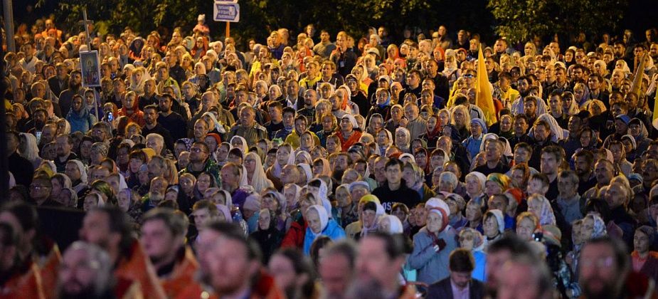 Царские дни в Екатеринбурге: 60 тысяч человек прошли крестным ходом до Ганиной Ямы