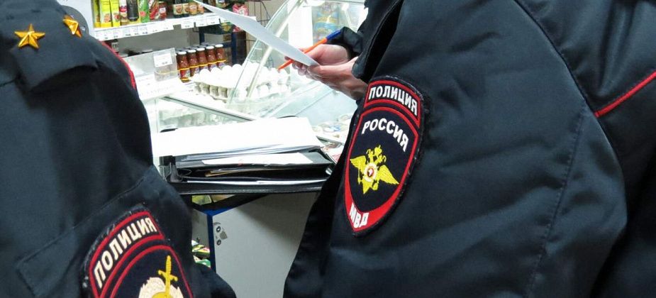 Пьяный серовчанин ночью залез в магазин и вынес оттуда водку, коньяк и вино. Похищенное успел выпить