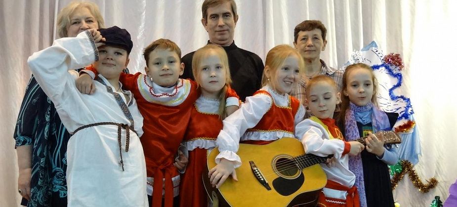 Стихи-загадки, песни-игры, сказка и спектакль
