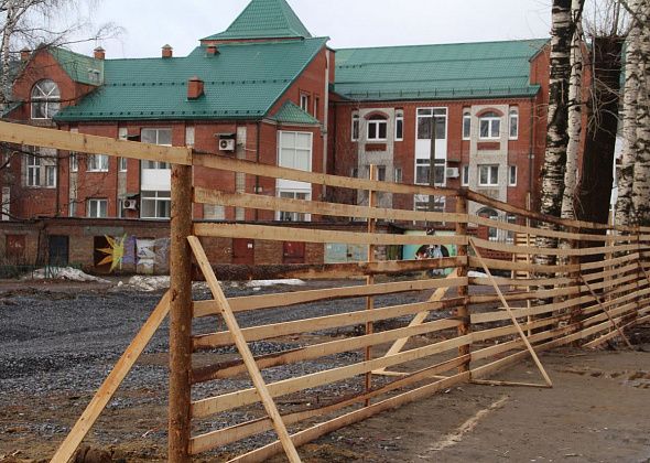 Вместо снесенного дома на Февральской Революции начали строить пятиэтажку