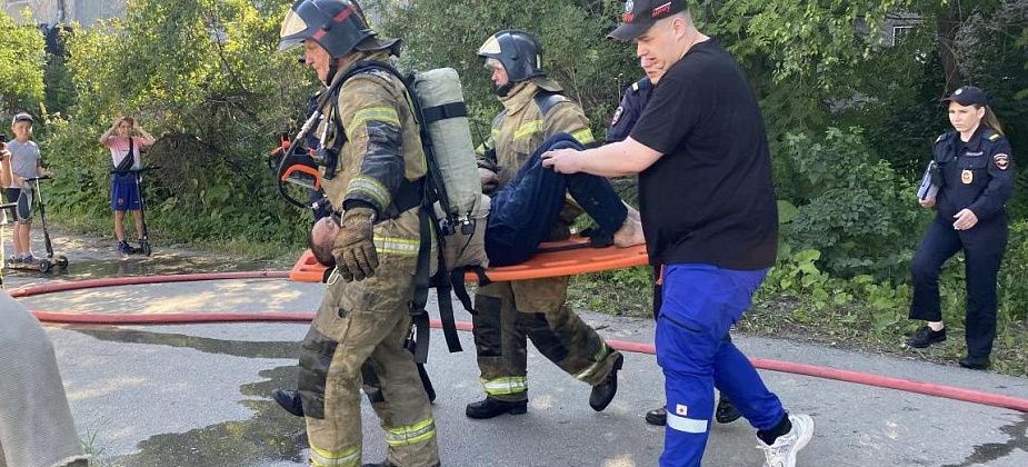 В Серове горела квартира в пятиэтажном доме. Есть пострадавший