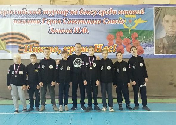 Юные серовские боксеры успешно выступили в Кировской области 