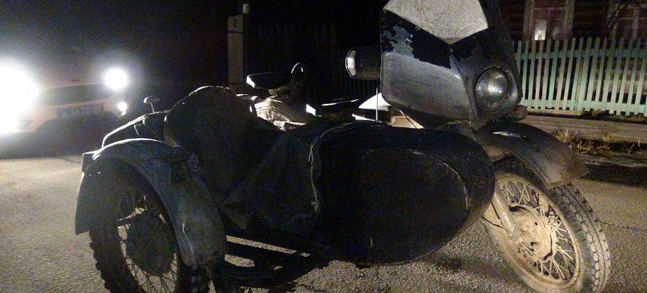 Пьяный бесправник на мотоцикле сбил девушку-подростка в Восточном. Она позже умерла в больнице