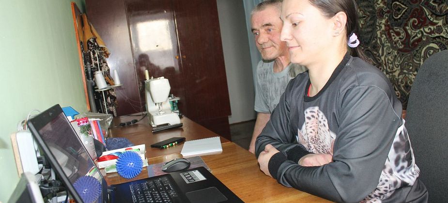 Даша Мишнева вернулась со второй консультации в Березовском. И начинает лечение