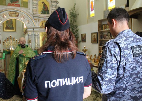 Полицейские Серова помолились за упокой коллег, погибших при исполнении обязанностей