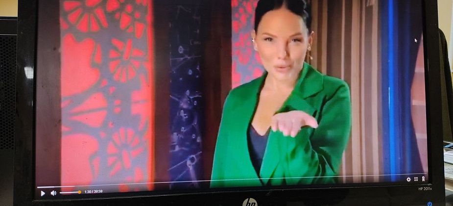 "Ну, Вась, на тебе она будет халтурить"... В интернете появился выпуск шоу "Давай поженимся!" с серовчанкой и секс-коучем Ксенией Рохловой