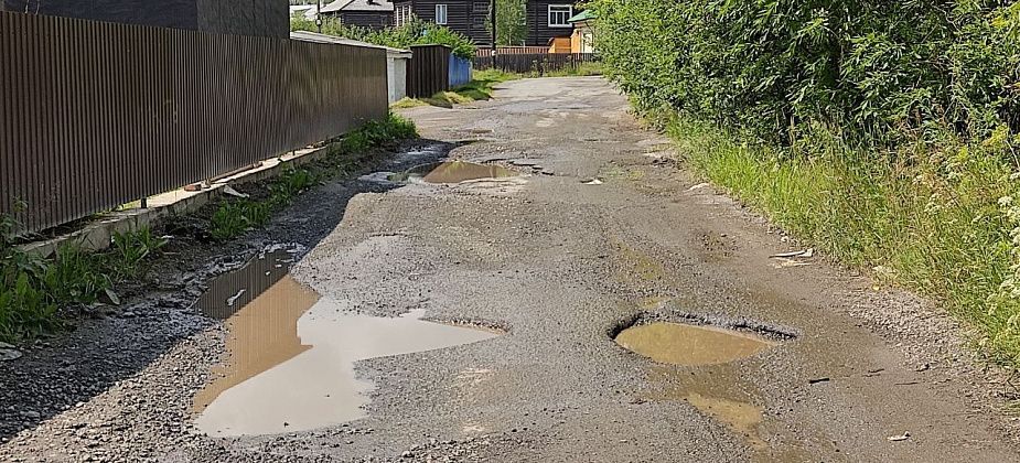 "Серовавтодор" отвел воду из огромной лужи в Завокзальном