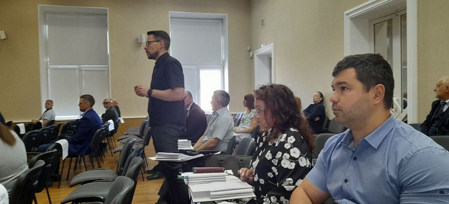 В Думе Серова врач-депутат не согласился с награждением своего коллеги Благодарственным письмом