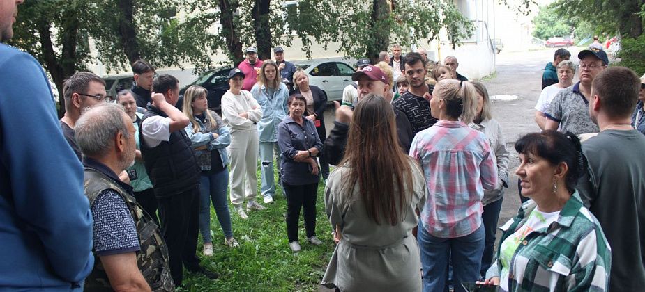 “В муниципальное жилье? Да упаси Господи!” Серовчане из аварийного дома хотят провести независимую экспертизу