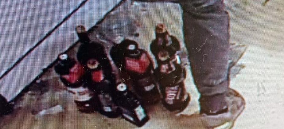 Серовчанин ночью камнем разбил дверь магазина и вынес алкоголь на 4 тысячи рублей. Мужчине грозит до 5 лет колонии