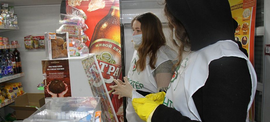 В Серове волонтеры-медики помогают пожилым людям приобретать продукты