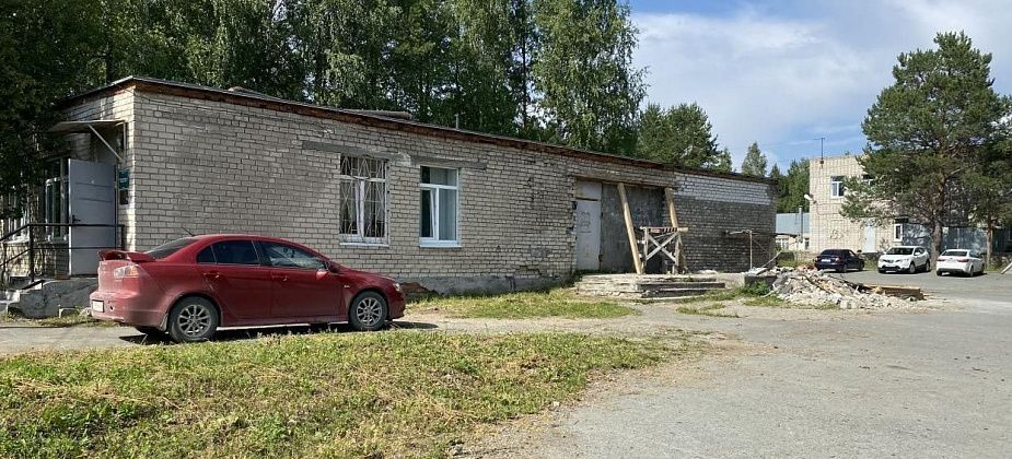 Из-за обрушения стены серовский морг временно закрыт - на капремонт