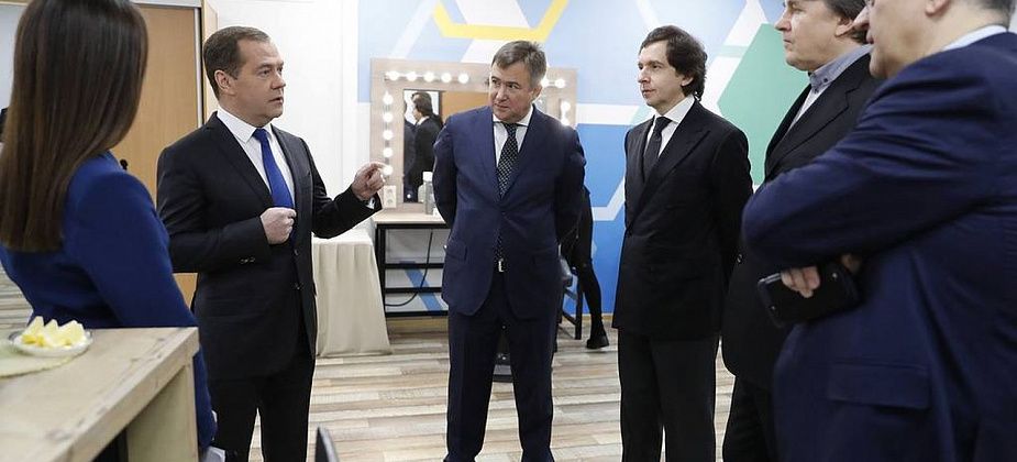 Медведев спрогнозировал рост располагаемых доходов россиян к концу года на 0,2-0,3%