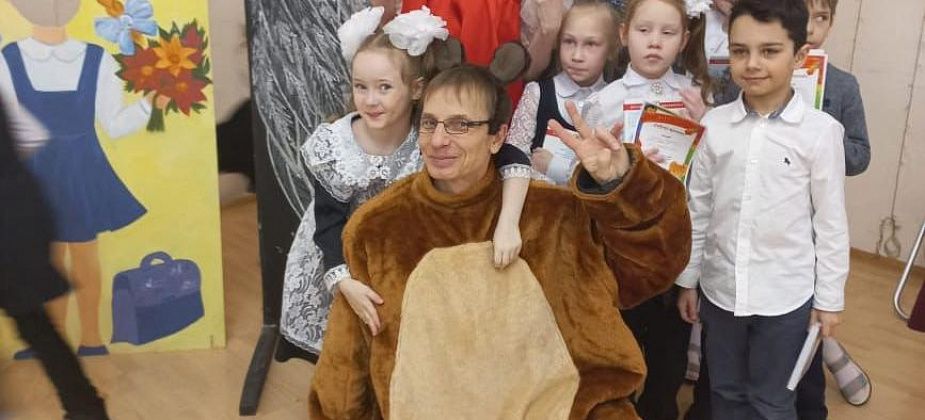 Серовские первоклашки попрощались с букварем