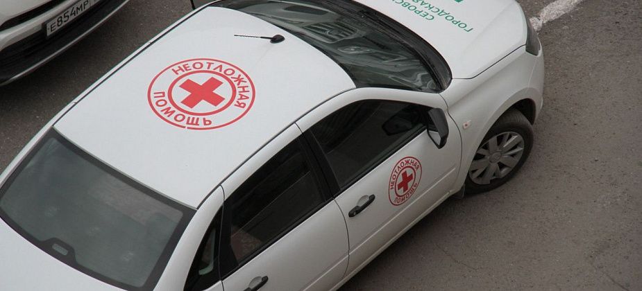 Серовская городская больница получила три новых легковых автомобиля