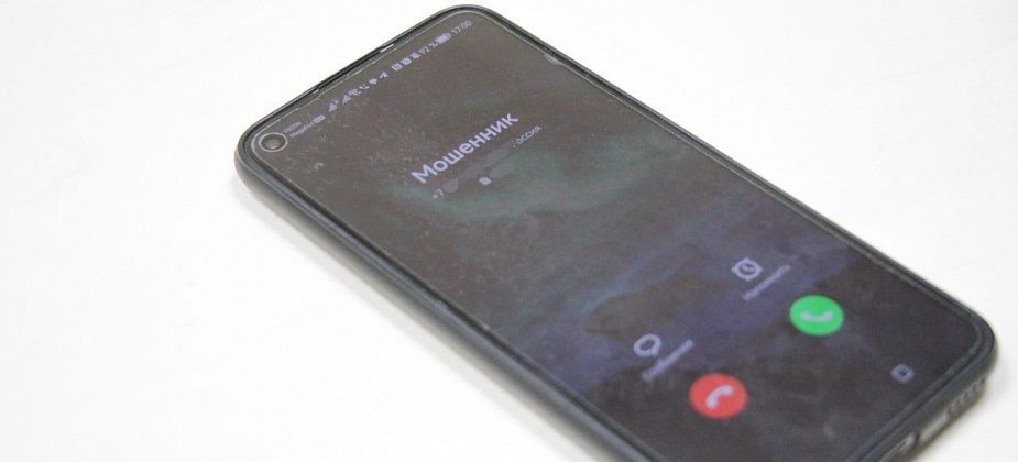 После звонков «оператора сотовой связи» и «специалиста Госуслуг» женщина оформила кредит и лишилась денег