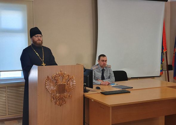 В Сосьве священник напомнил сотрудникам колонии о необходимости соблюдать законы