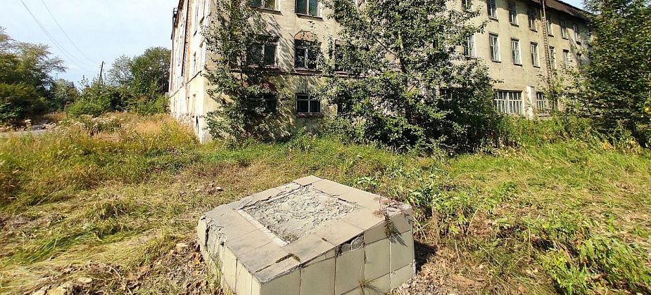 В Серове думают, где разместить плиту в память о Герое России Сергее Багаеве. Она пропала с постамента у бывшего профучилища