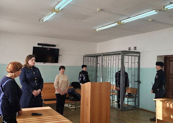 Под домашний арест отправлены экс-депутаты Думы Серова Минибаев и Гусманов. Их обвиняют в мошенничестве