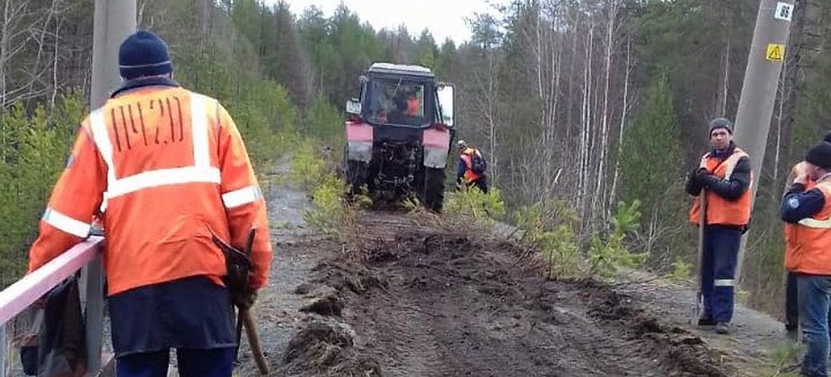 По представлению Серовского транспортного прокурора железнодорожники демонтировали путь с заброшенного моста