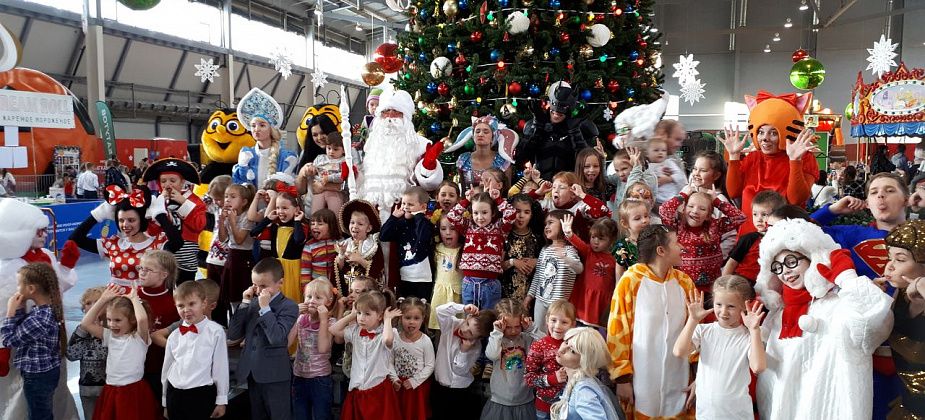 "За детей очень обидно". Дед Мороз главной елки Урала не подарил подарки воспитанникам серовского детского сада "Тополек"